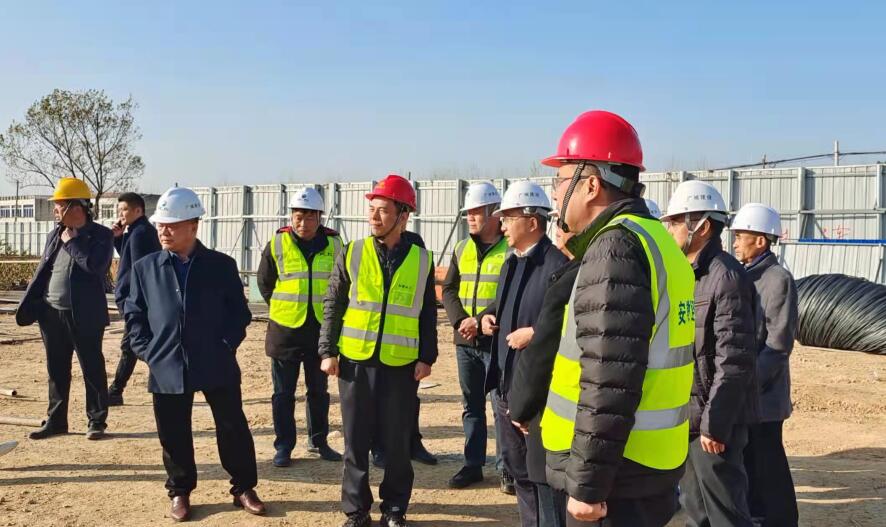 住建局黨委書(shū)記、局長(zhǎng)畢圣國(guó)到經(jīng)工宜秀印項(xiàng)目現(xiàn)場(chǎng)督查指導(dǎo)工作
